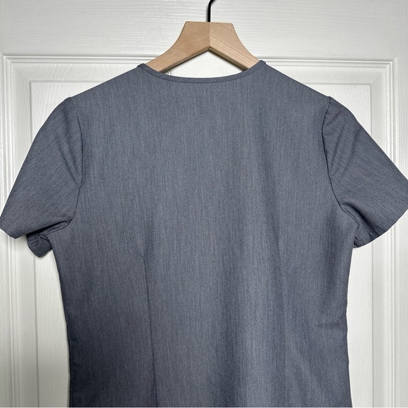 FIGS Graphite Gray Women's XS XSmall Scrub Top FW1100 Casma PO 1805 3 Pocket - Picture 9 of 12